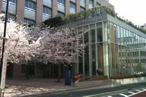 麹町学園女子中学校の外観画像